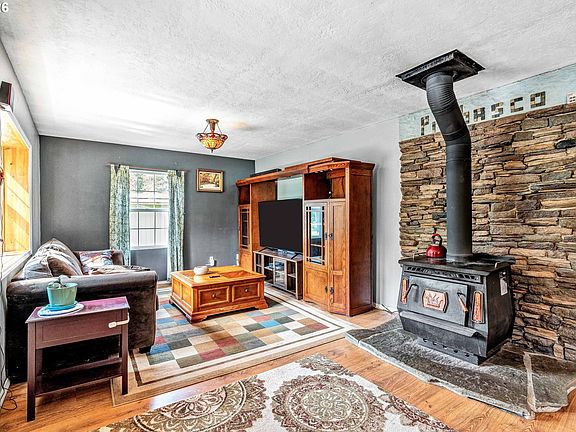 3rd image of 31431 Fairview Rd