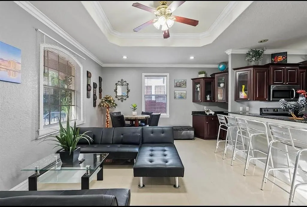 3 bed, 2.0 bath, 1888 sqft, $2,800 — Photo 4