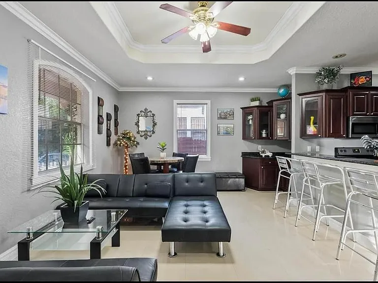 2324 W Palmetto St — Photo 4