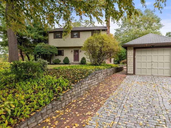 38 Hawthorne Rd, Wayland, MA 01778