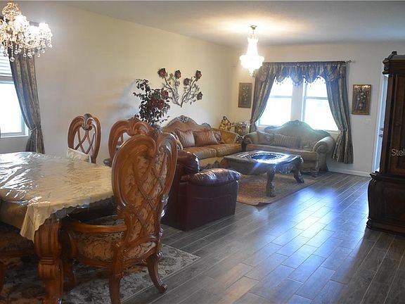2nd image of 318 Wooded Vine Dr