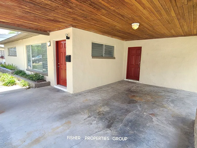 621 Riviera Dr — Photo 4