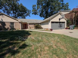 4318 Woods End Ln, Charlotte, NC 28277