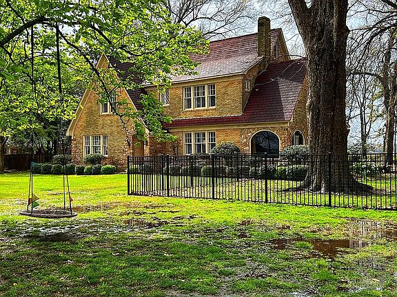 2nd image of 2612 S Lakeshore Dr
