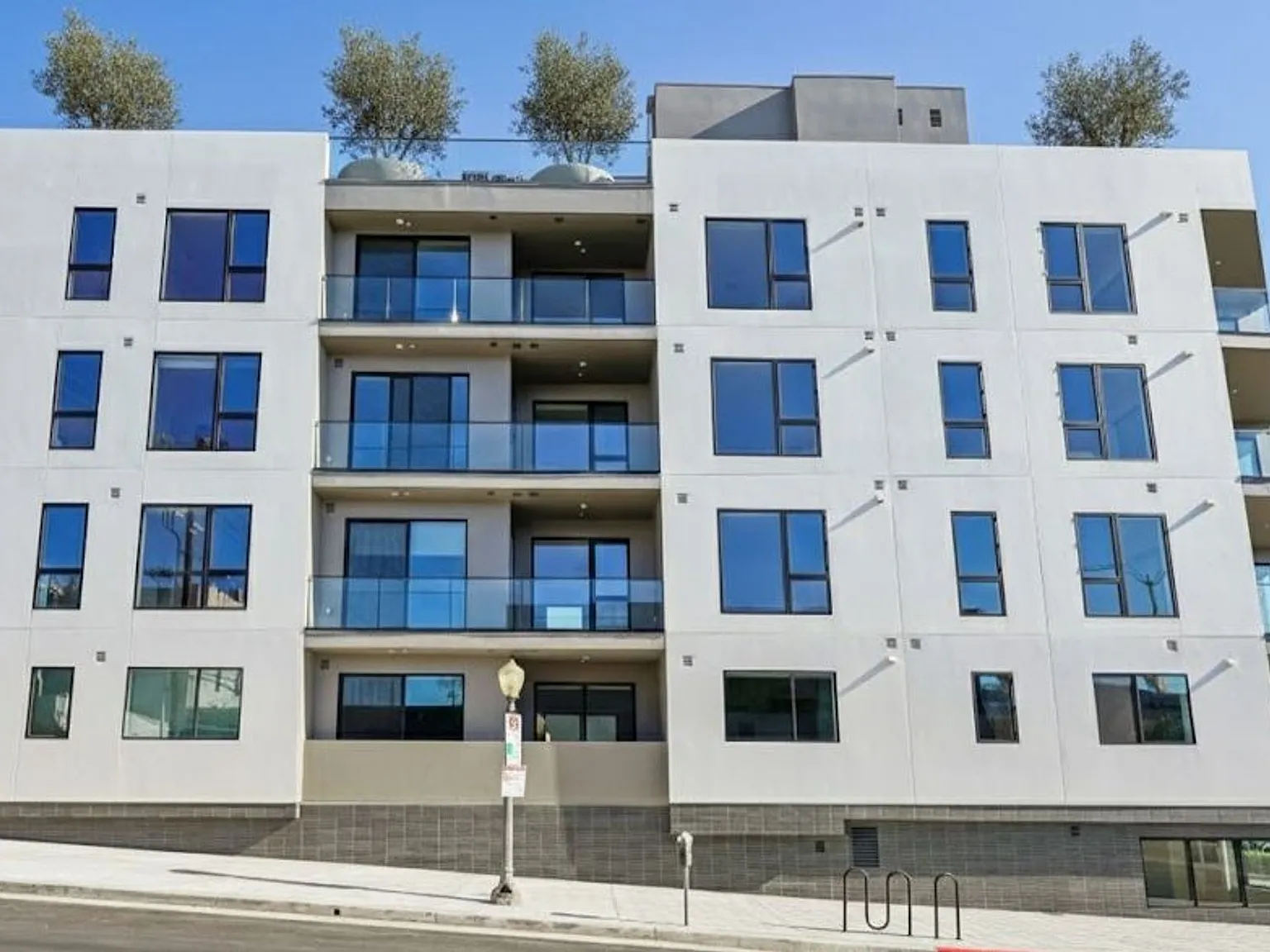 10431 Santa Monica — Photo 3