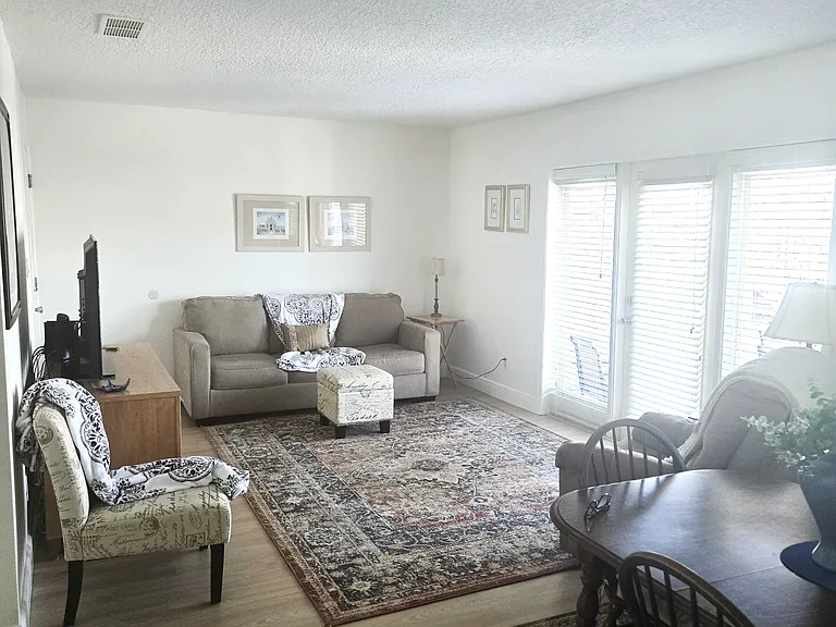 5156 Beach Dr SE #B — Photo 4