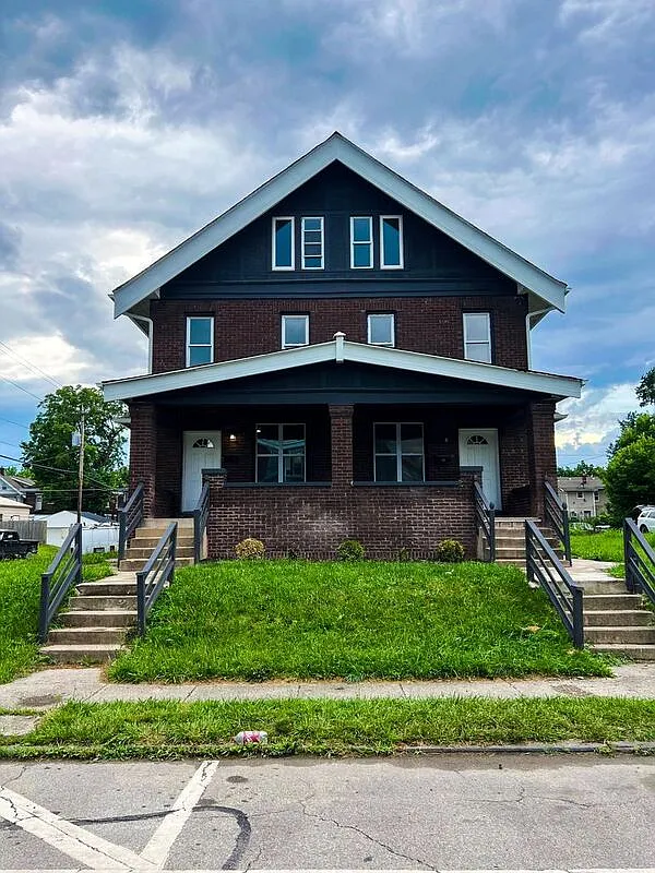 4 bed, 2.5 bath, 1750 sqft, $2,300 — Photo 2