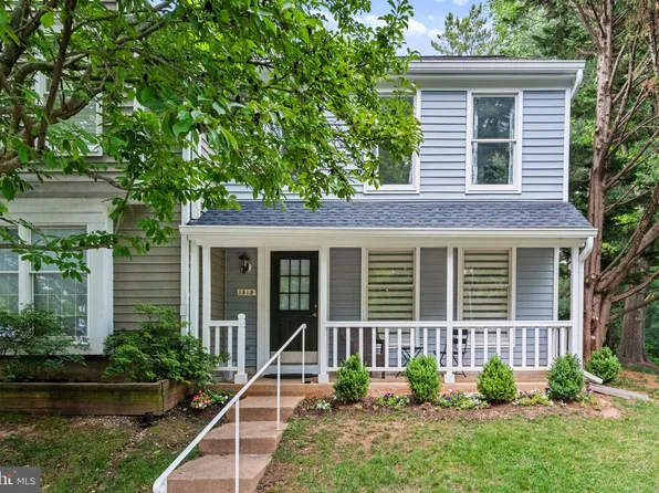 1515 Twisted Oak Dr, Reston, VA 20194