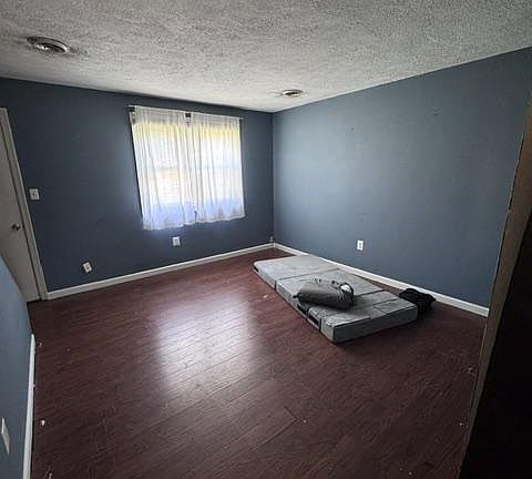 4th image of 208 Aster Ln
