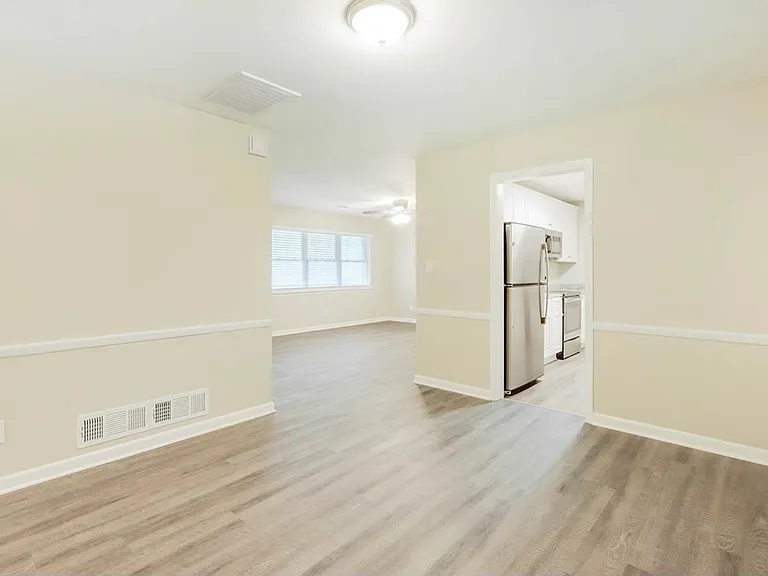 2237 Shamrock Dr — Photo 4