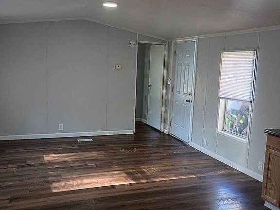 5th image of 2 Silver Pond Dr #2
