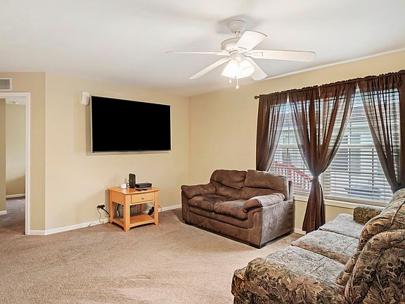 4th image of 178 Carriage Ln
