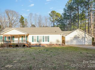 2864 Sweeping Pine Ln, Denver, NC 28037