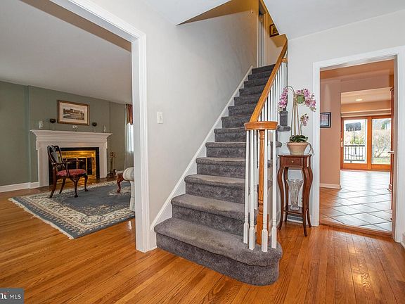4th image of 1117 Blythe Ave