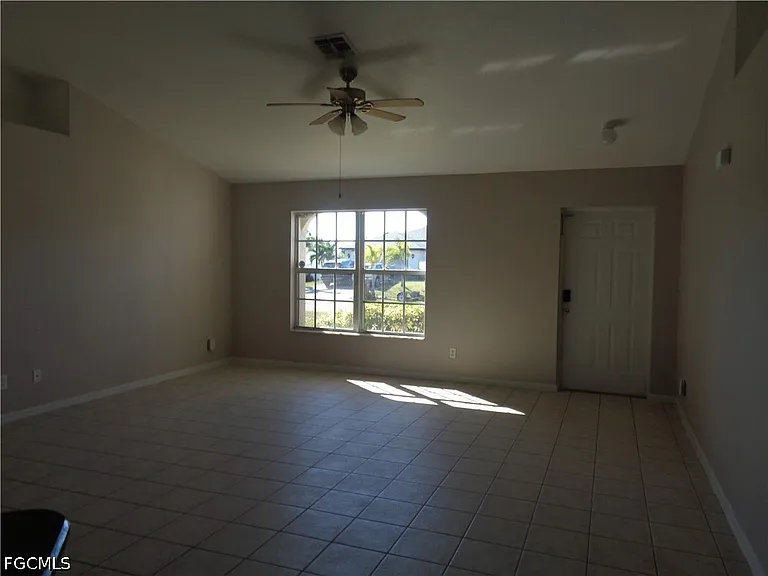 1101 NW 19th Pl — Photo 3