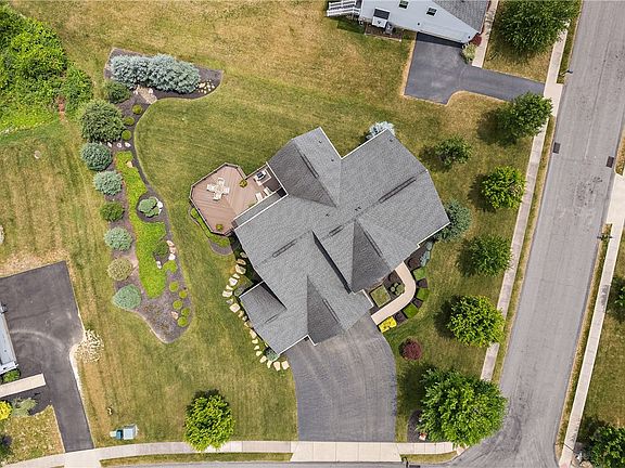 3rd image of 156 Sweetwater Dr