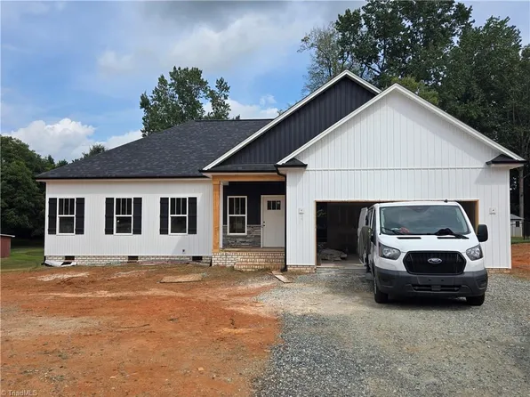 2850 Leonard Rd, Lexington, NC 27295
