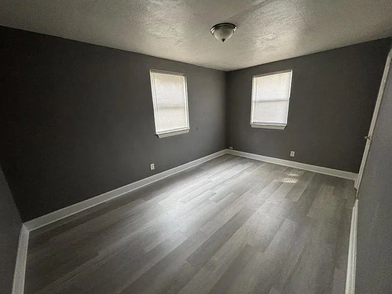 4114 Moncrief Rd — Photo 12