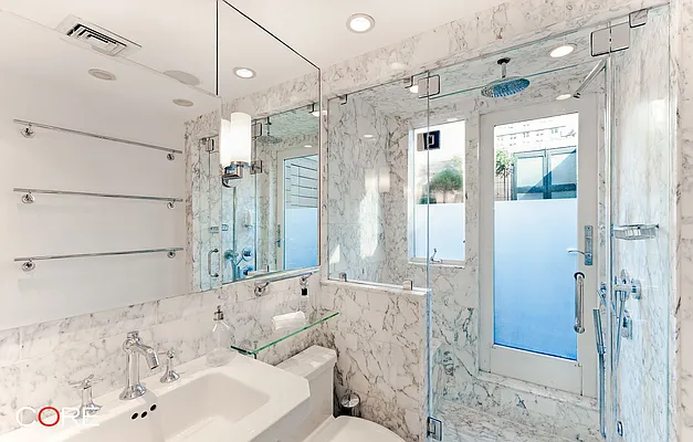 Rented by CORE | media 9