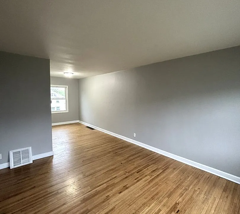 1272 W Mullan Ave
