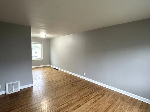 1272 W Mullan Ave, Waterloo, IA 50701