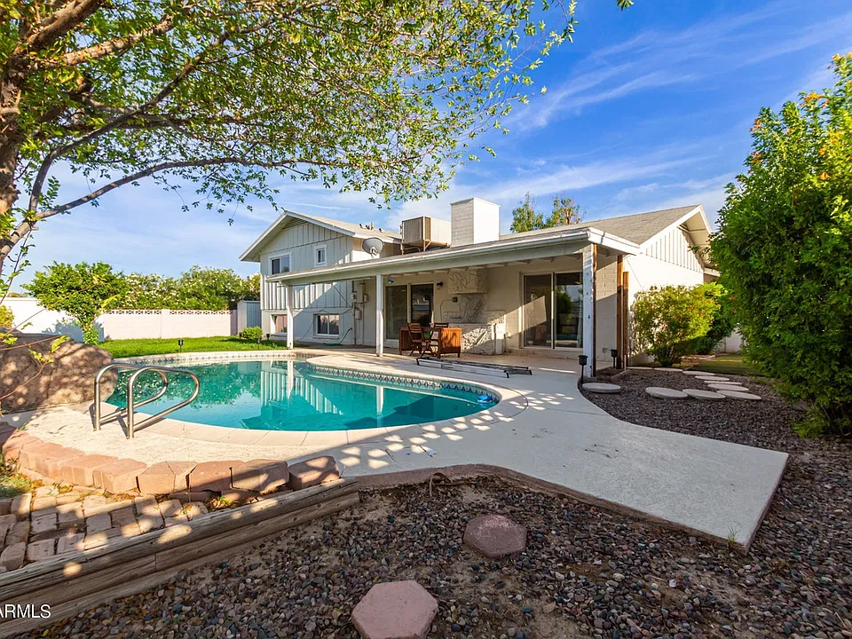 1410 E Manhatton Dr