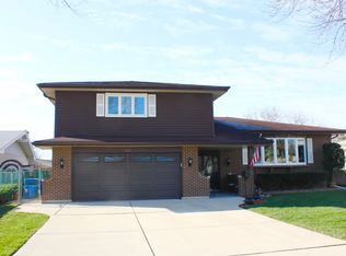 1301 W Meyer Dr, Addison, IL 60101