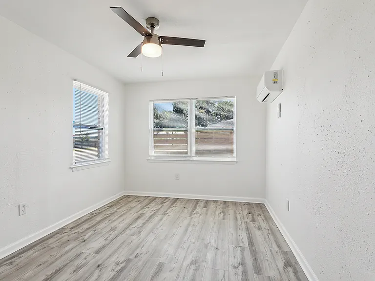 938 Brown Ave — Photo 13