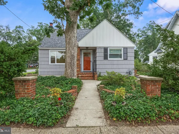 101 Hemlock Ave, Laurel Springs, NJ 08021