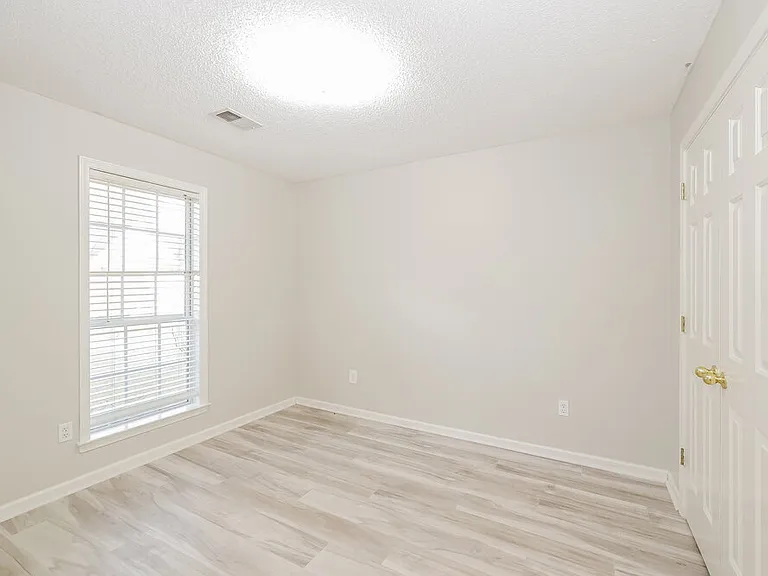25 Oakland Woods Cv — Photo 15