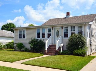 454 Horton Hwy, Williston Park, NY 11596
