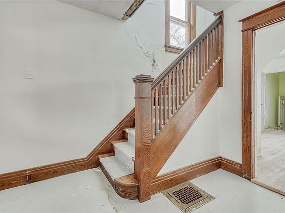4th image of 61 Lill St