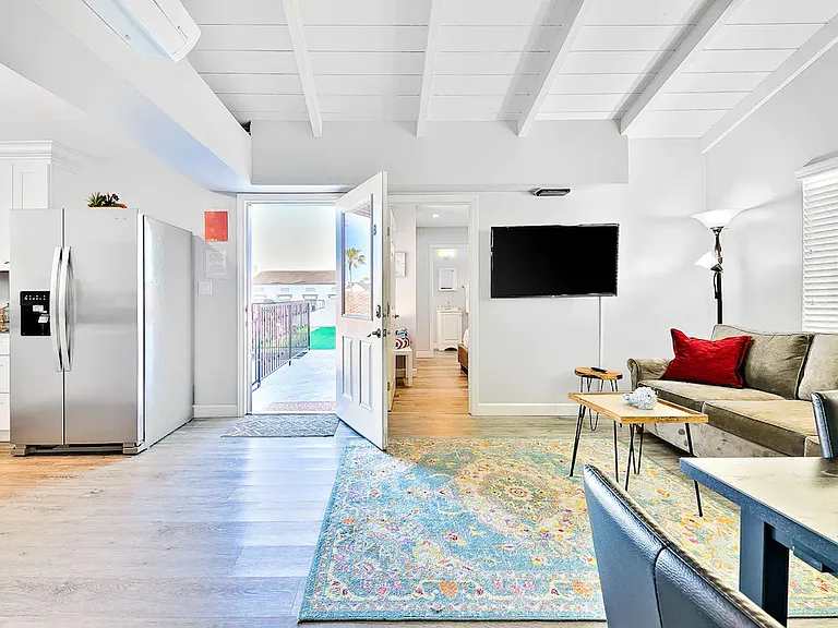 1320 W Balboa Blvd #B — Photo 1