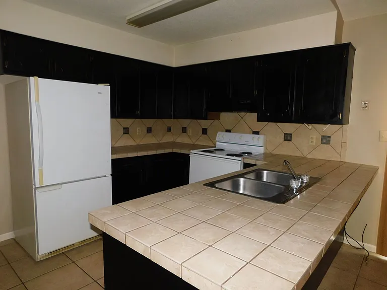 3846 Manor Ct — Photo 7