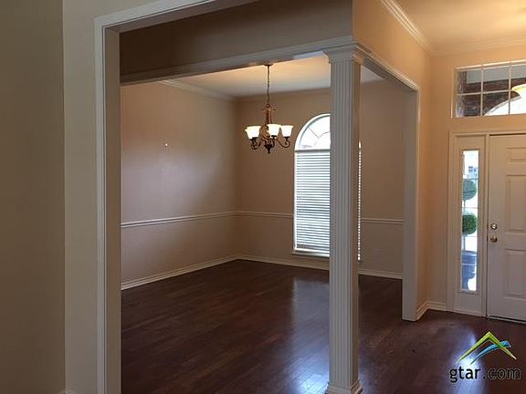 4th image of 2936 Gloucester Dr