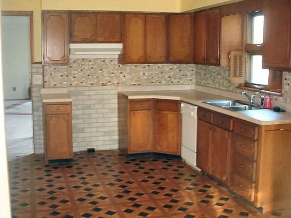 3rd image of 906 W Marquette St