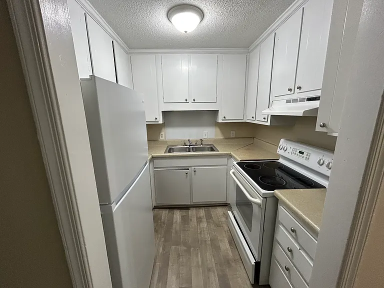 Oakwood Apartments — Photo 10