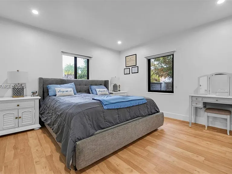 375 SW 32nd Rd — Photo 18