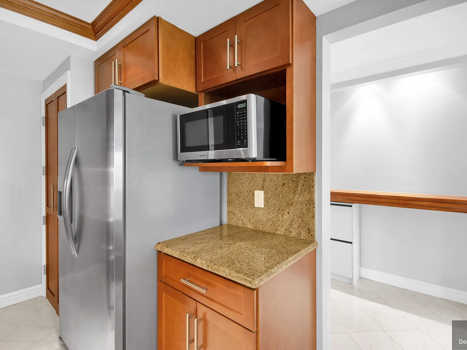 2 bed, 1.0 bath, 1100 sqft, $4,360 — Photo 3