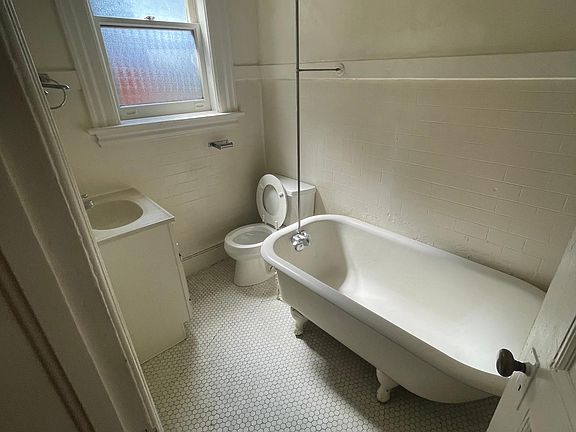 4th image of 2000 Vallejo St APT 11
