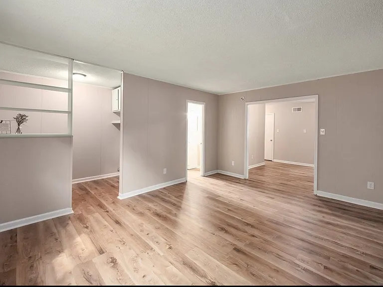 219 Melwood St — Photo 11