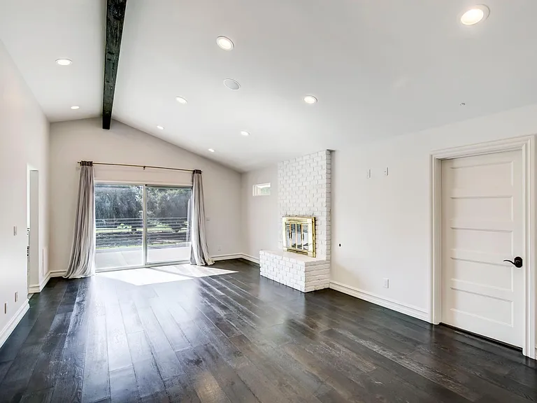 1710 Country Club Dr — Photo 30