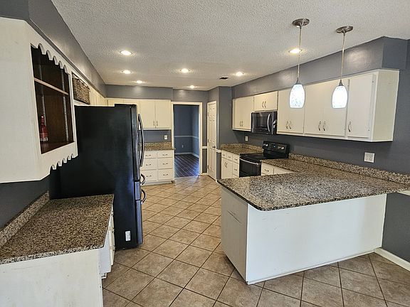 3rd image of 408 Hines Dr