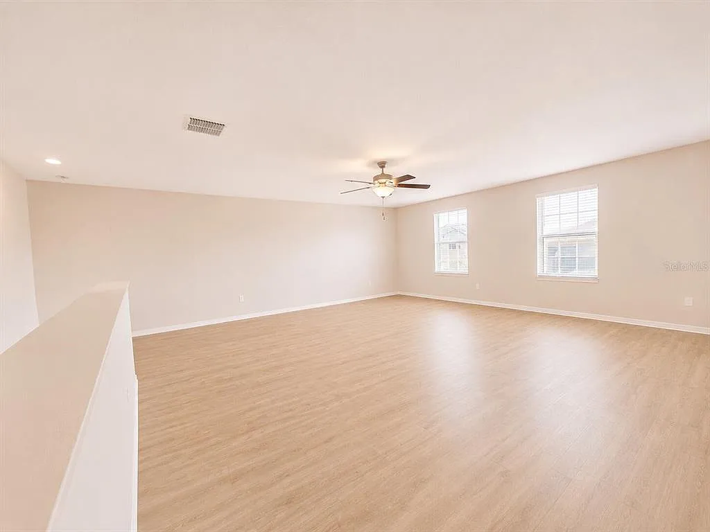 6 bed, 3.0 bath, 3362 sqft, $3,150 — Photo 3