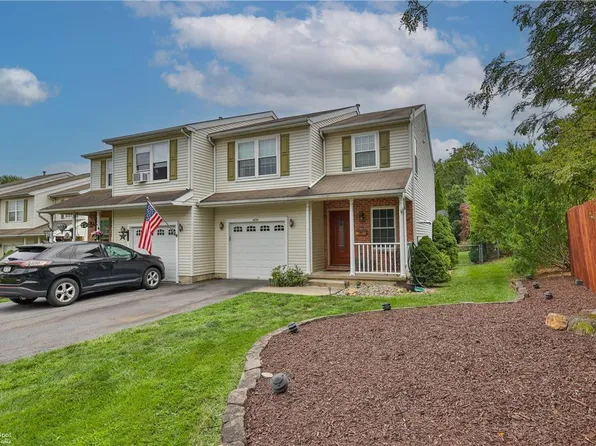 400 Cherry Ln, Hellertown, PA 18055