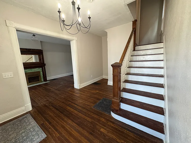 W North St — Photo 11
