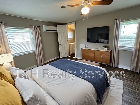 3rd image of 1730 N Graham Ave Unit B