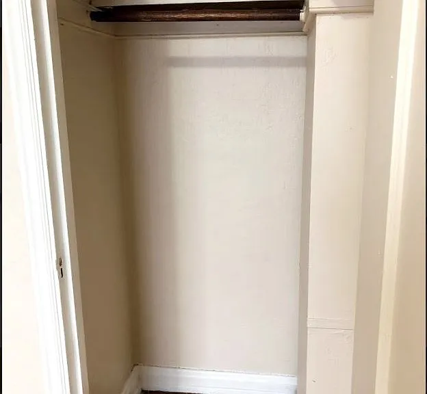 Barrington Apartments — Photo 42