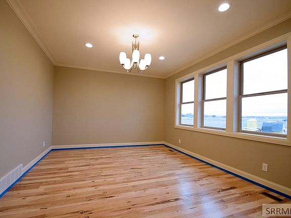 4th image of 3800 Sequoia Ct
