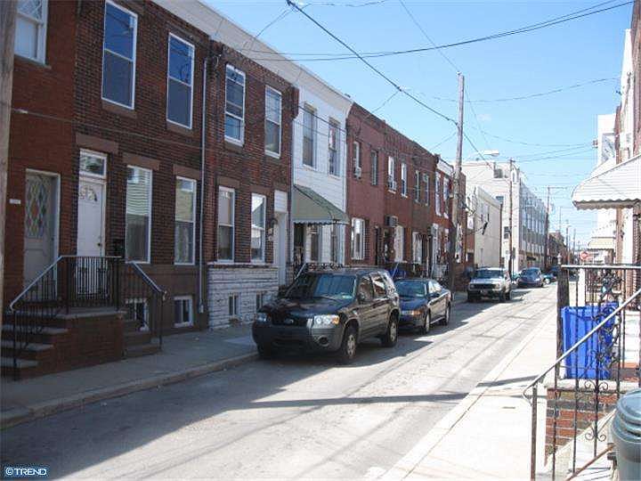 2nd image of 1027 Emily St